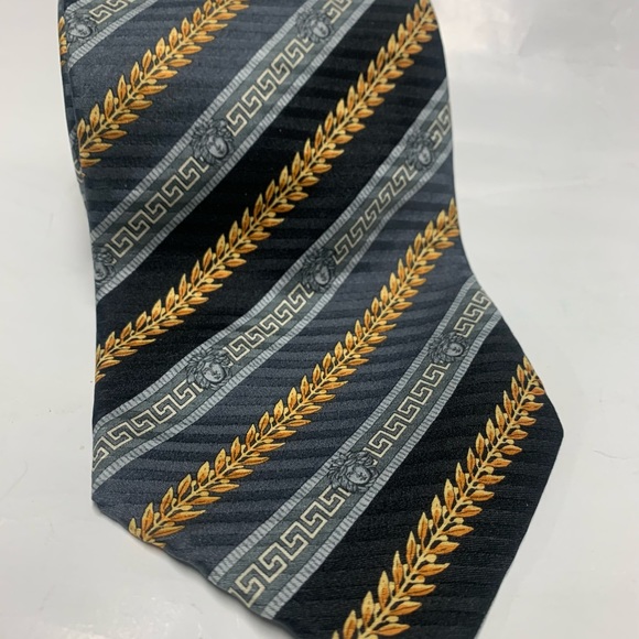 Gianni Versace tie - Picture 3 of 7